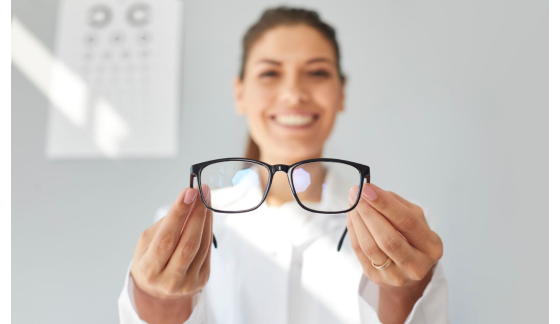 Recepta na okulary - jak ją czytać i ile jest ważna?